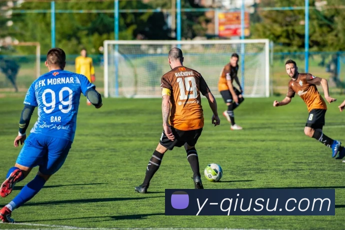 上海海港与成都蓉城激战正酣精彩对决引发球迷热议与期待